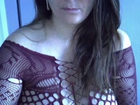 Een vrijgezelle spannende milf die van avontuurtjes en fantasietjes houdt. Om te delen of om de jouwe te horen.