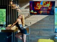 naughty cam girl fingering shaved pussy AlmaShannon