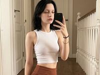 cam girl playing with dildo LoraleeBasom