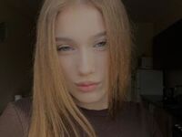 camgirl showing pussy MiaDelicia