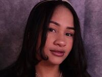 naked camgirl masturbating with vibrator NicolleMari