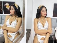 camgirl playing with sextoy AgathaMilan