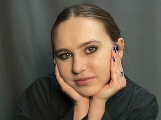 shaved pussy webcam AlanaHowlett