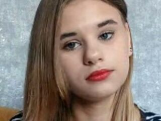 camgirl playing with dildo AlannaColdivar