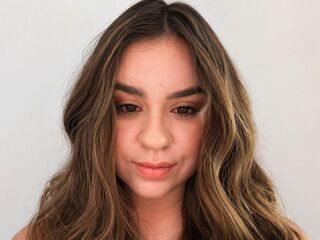 topless webcamgirl AlexandraThornt