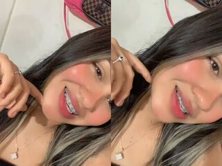cam girl masturbating CamilaFezz