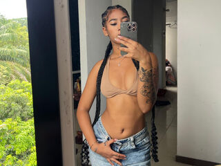 live webcam performer CarolineCartson