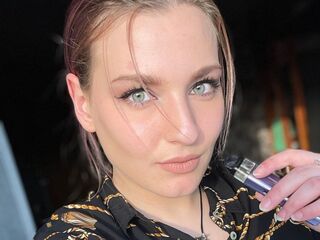 nude gamgirl CristaStwell