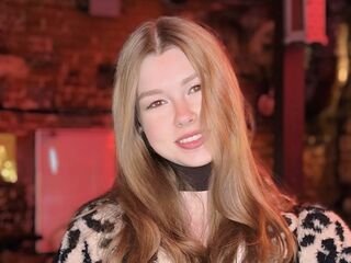 cam show DainaThroneberry