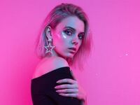 adult cam show DaiseyNovotny