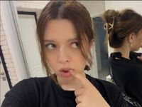 naughty camgirl masturbating with dildo DevonaChurchey