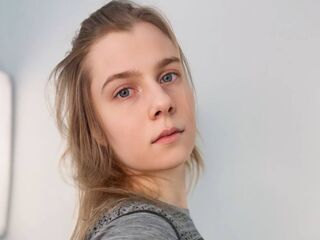 naked girl with webcam fingering DonnettaLorino