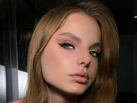 camgirl playing with dildo DoraWilliams
