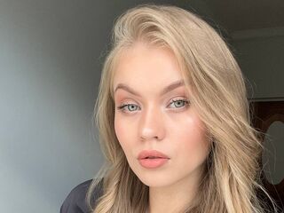 camslut fingering wet pussy ElaraBrooks