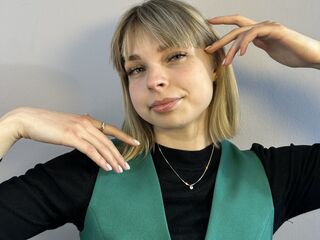 nude cam girl photo EmelineBurrough