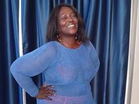 naughty cam girl masturbating with dildo GladysWilliams