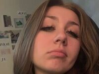 camgirl masturbating with dildo KatiesPiers