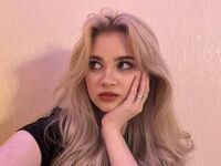 camgirl playing with dildo LatoyiaCanpos