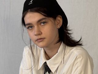 fingering cam whore LeannMolineaux