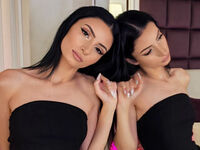 cam girl playing with vibrator MaraEverly