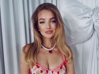 naked webcamgirl MayaGal