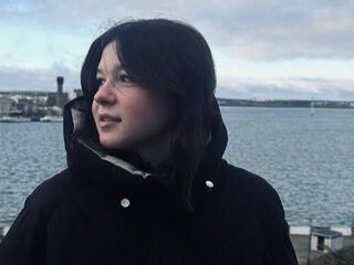 girl topless MellieTierce