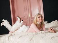 naughty camgirl fingering pussy MilaKlark