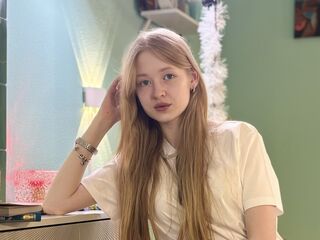 hot cam girl fingering MinnieTallacksen