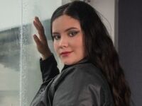 camslut fingering shaved pussy NahiaMonet