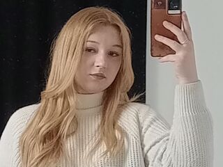 hot cam girl fingering shaved pussy PeiGotch