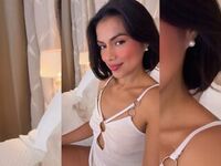 hot cam girl fingering shaved pussy PerlaMoonroe