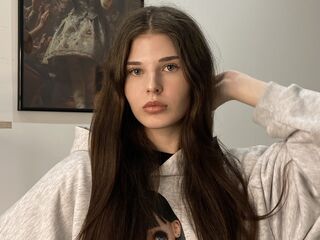 naughty camgirl masturbating with dildo RaeleneMerrbach