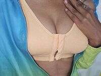 camwhore spreading pussy RitikaRani