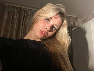cam girl playing with sextoy RowanBellamy