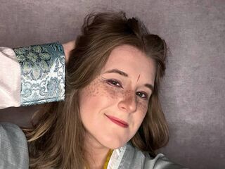 camgirl playing with vibrator SabinaKroener