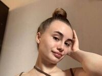 masturbating webcamgirl SofiyaWite