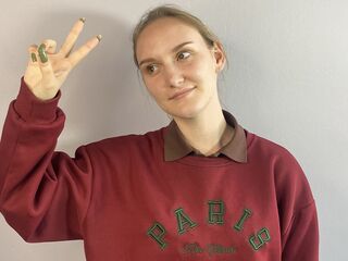 camgirl fingering shaved pussy SummerEllie