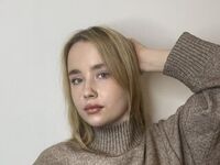 cam girl playing with vibrator TeishaCaram