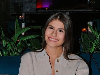 naked girl with webcam fingering TiaBeumer