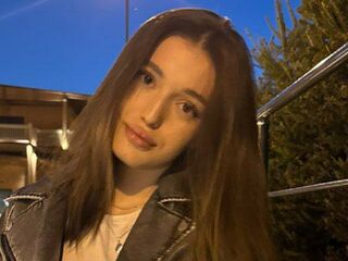 camslut showing tits VeronicaColle